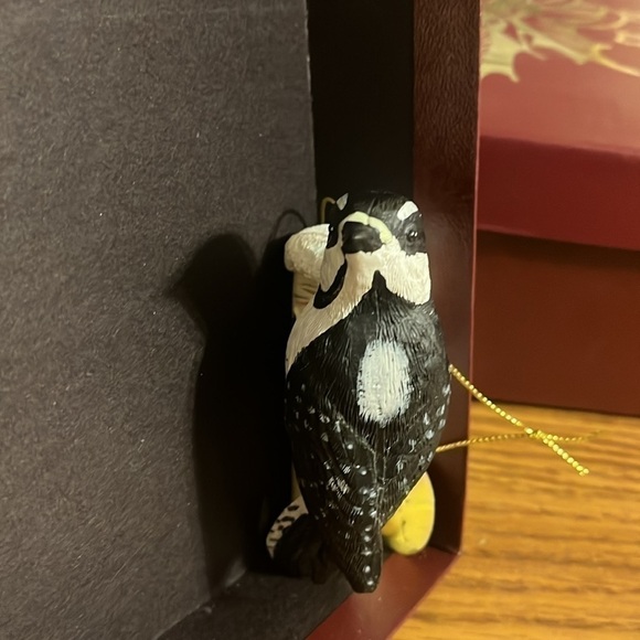The Danbury mint Christmas ornament  - Downy woodpecker - Picture 2 of 5